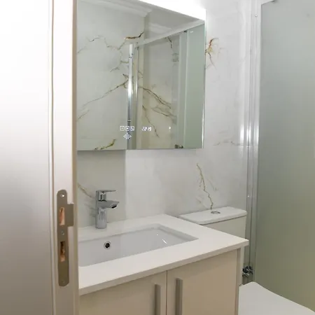 Alexis - Newly Renovated 2-bedroom With Swimming Pool Paphos